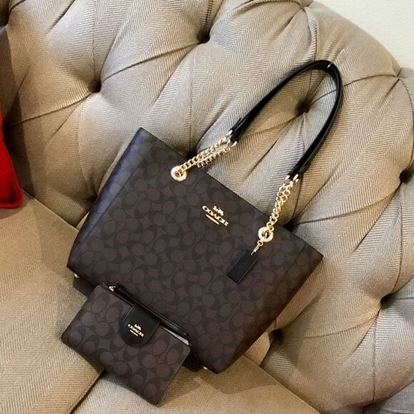 COACH SIGNATURE SHOULDER BAG AND TECH ASSIST WALLET SET - Picture 1 of 6